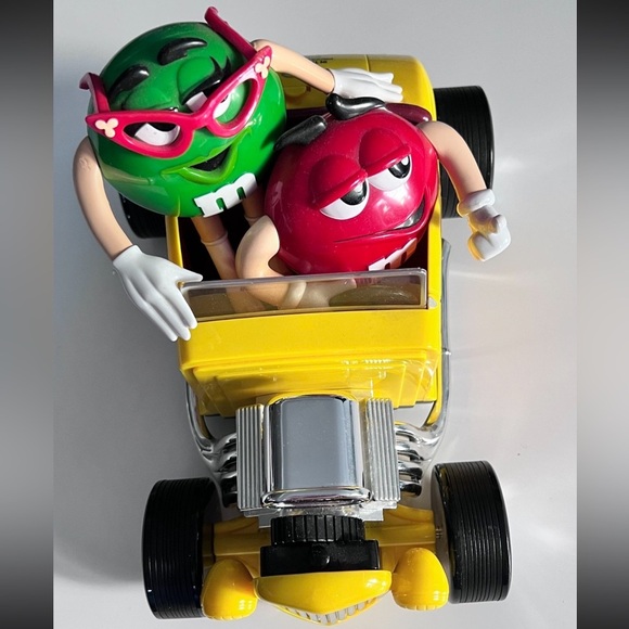 NEW M&M's Car Candy Dispenser Rebel
Without a Clue Yellow Hot Rod Dragster 1990 - Picture 3 of 9